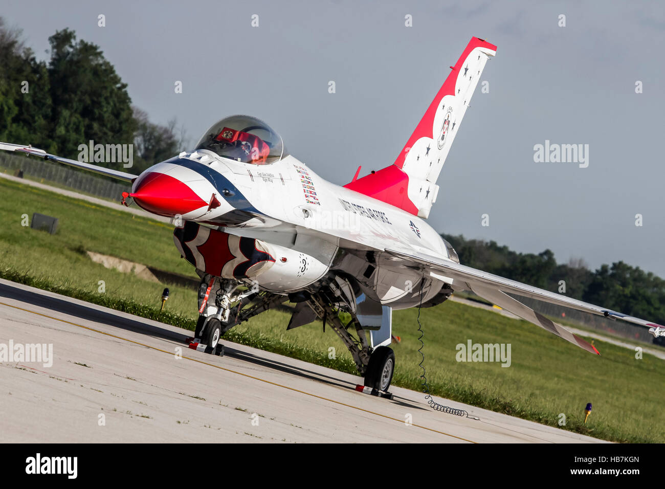 USAF f-16 Flugzeug von die Thunderbirds air Demonstration Squadron geparkt Stockfoto