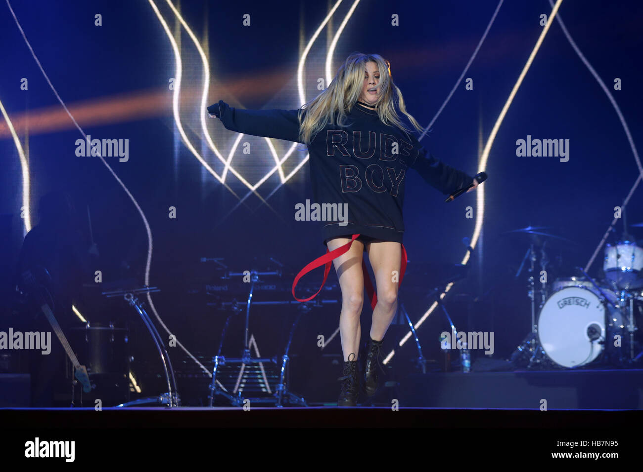 Ellie Goulding auf der Bühne in der Hauptstadt Jingle Bell Ball mit Coca-Cola in der Londoner O2 Arena. PRESSEVERBAND Foto. Bild Datum: Sonntag, 4. Dezember 2016. Bildnachweis sollte lauten: Yui Mok/PA Wire Stockfoto
