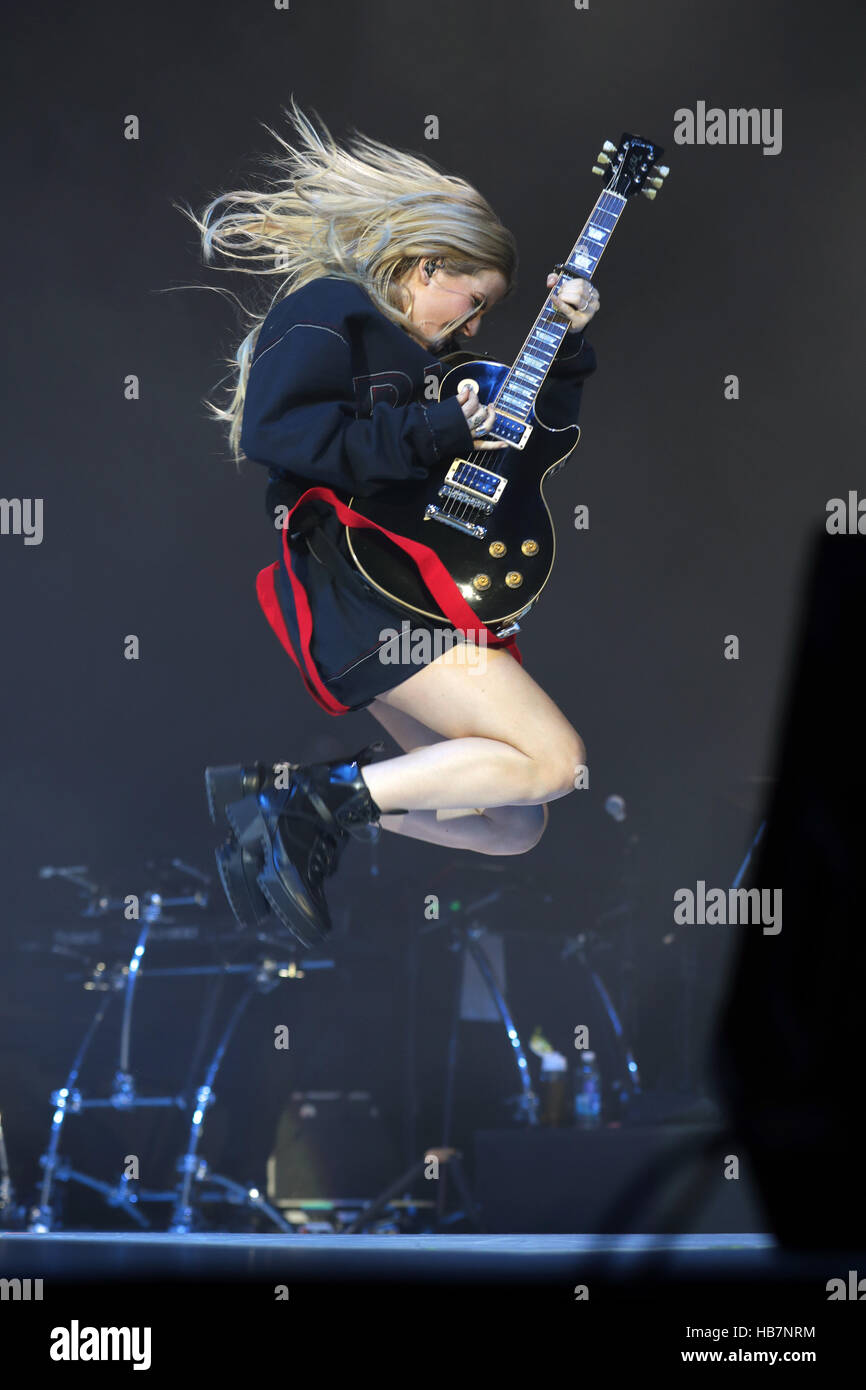 Ellie Goulding auf der Bühne in der Hauptstadt Jingle Bell Ball mit Coca-Cola in der Londoner O2 Arena. PRESSEVERBAND Foto. Bild Datum: Sonntag, 4. Dezember 2016. Bildnachweis sollte lauten: Yui Mok/PA Wire Stockfoto