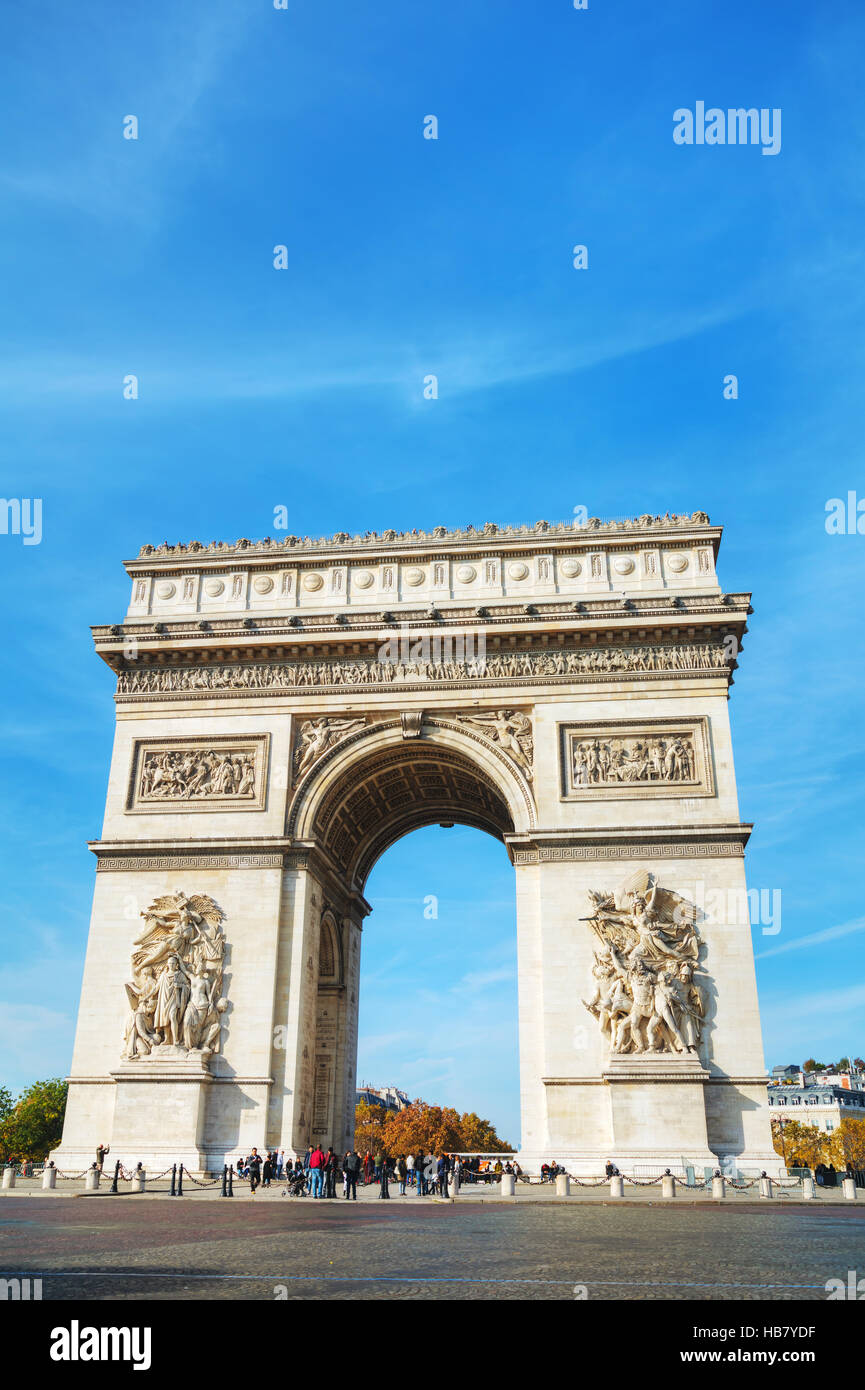 PARIS - 1 NOVEMBER: Arc de Triomphe de l ' Etoile auf 1. November 2016 in Paris, Frankreich. Es ist eines der berühmtesten Denkmäler in Paris und steht Stockfoto