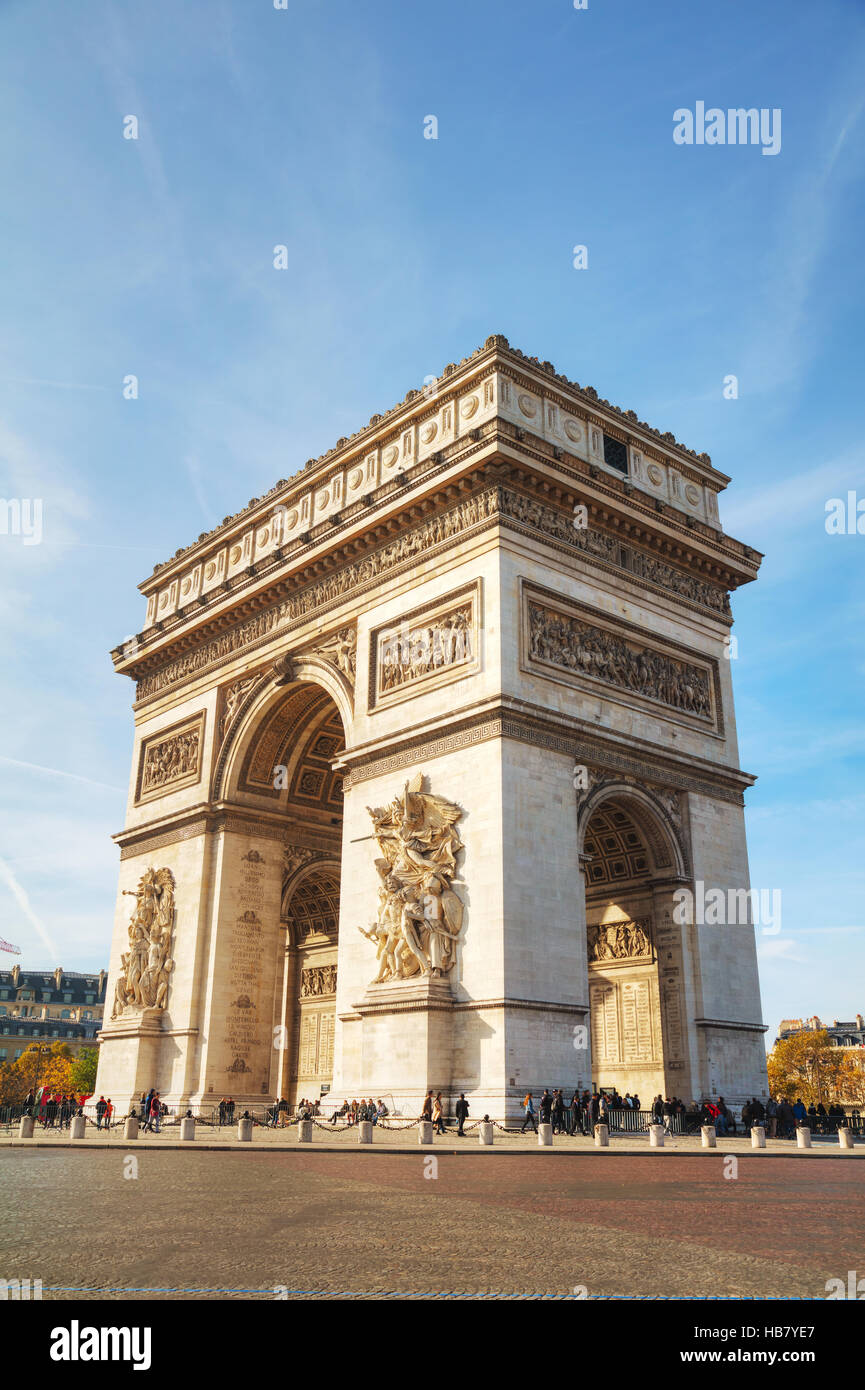 PARIS - 1 NOVEMBER: Arc de Triomphe de l ' Etoile auf 1. November 2016 in Paris, Frankreich. Es ist eines der berühmtesten Denkmäler in Paris Stockfoto