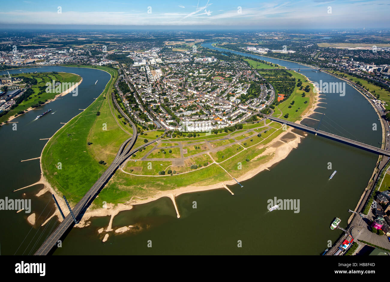 Luftaufnahme, Rheinbogen Oberkassel, Brücken, Rheinkniebrücke, Oberkasseler Brücke, Düsseldorf, Rheinland Stockfoto