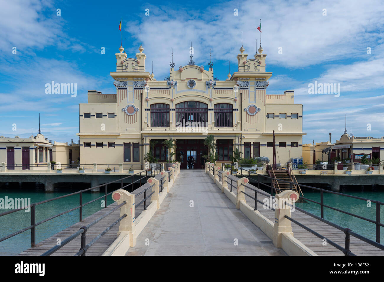 Hotel Mondello auf Stelzen im Wasser, ehemalige Kurhaus, Stabilimento Balneare, Palermo, Sizilien, Italien Stockfoto