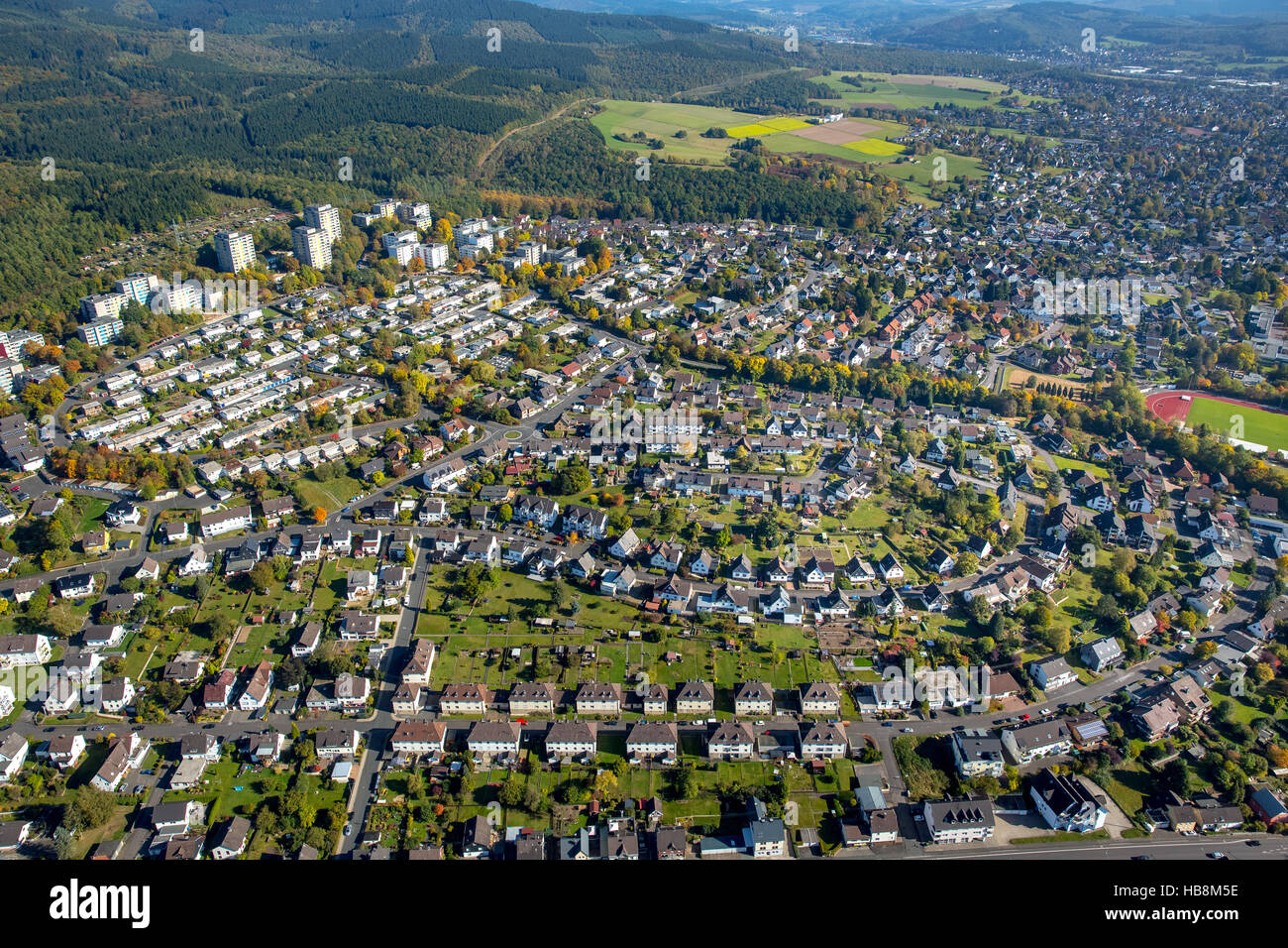 Luftbild, Wolkenkratzer, Fritz-Erler-Siedlung, Kreuztal, Sauerland, Siegen-Wittgenstein, Nordrhein-Westfalen, Deutschland DE Stockfoto
