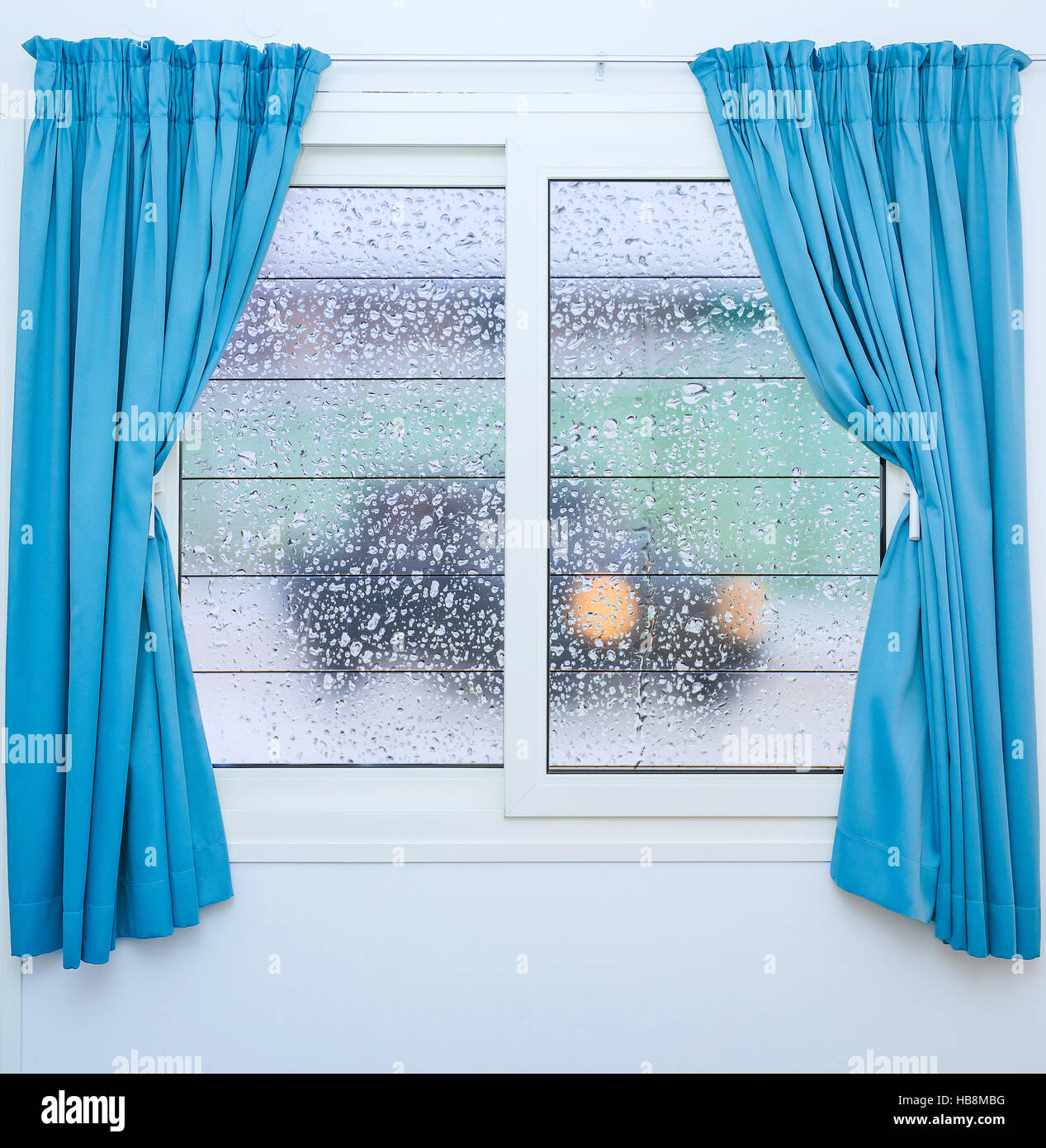 Geschlossene Fenster regnerischen Herbstwetter Stockfoto