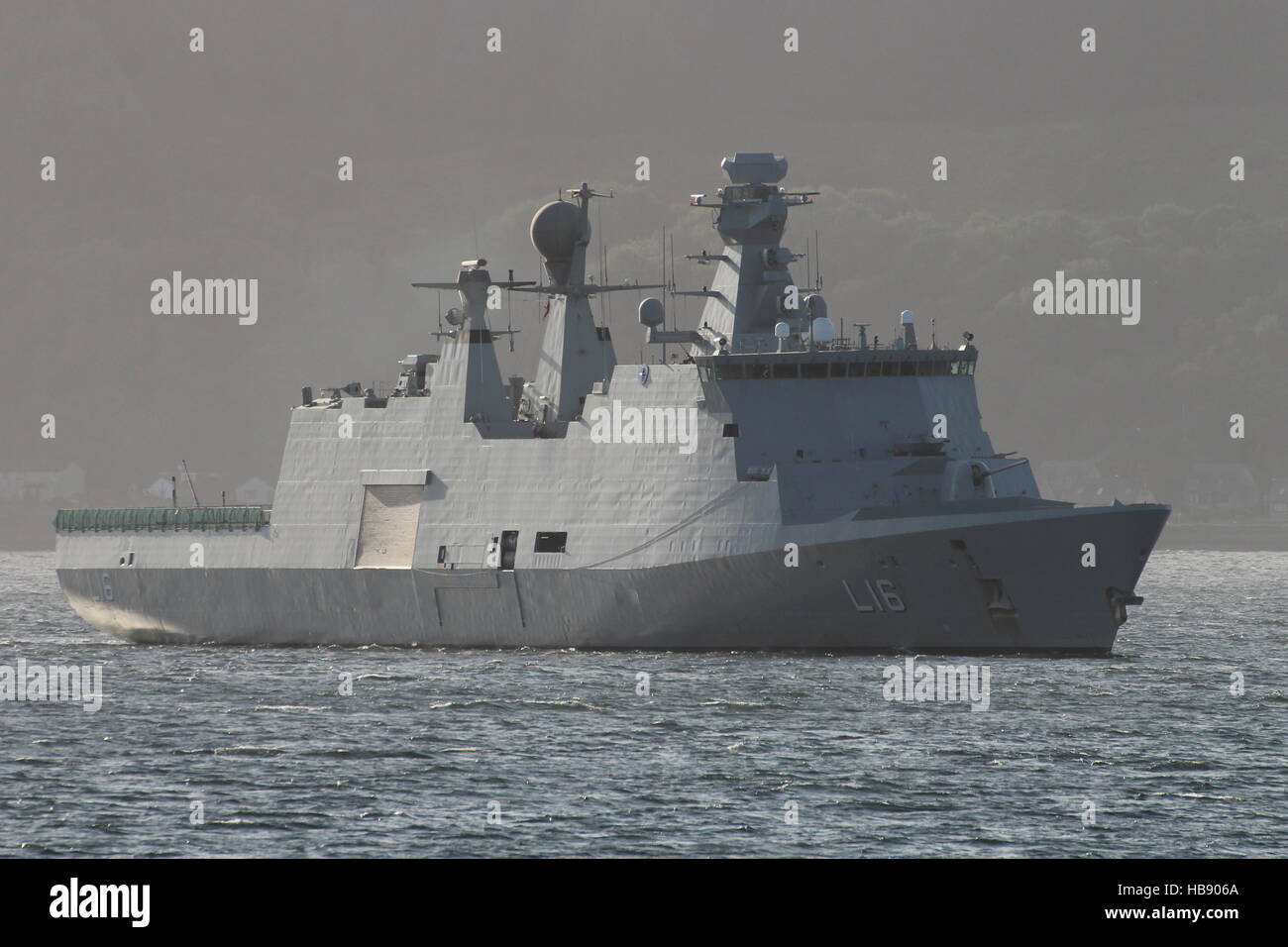 KDM Absalon (L16), ein Absalon-Klasse Befehl und Unterstützung Schiff von der dänischen Marine, kommt für die Übung Joint Warrior 16-2 Stockfoto