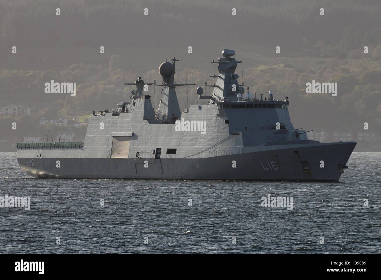 KDM Absalon (L16), ein Absalon-Klasse Befehl und Unterstützung Schiff von der dänischen Marine, kommt für die Übung Joint Warrior 16-2 Stockfoto