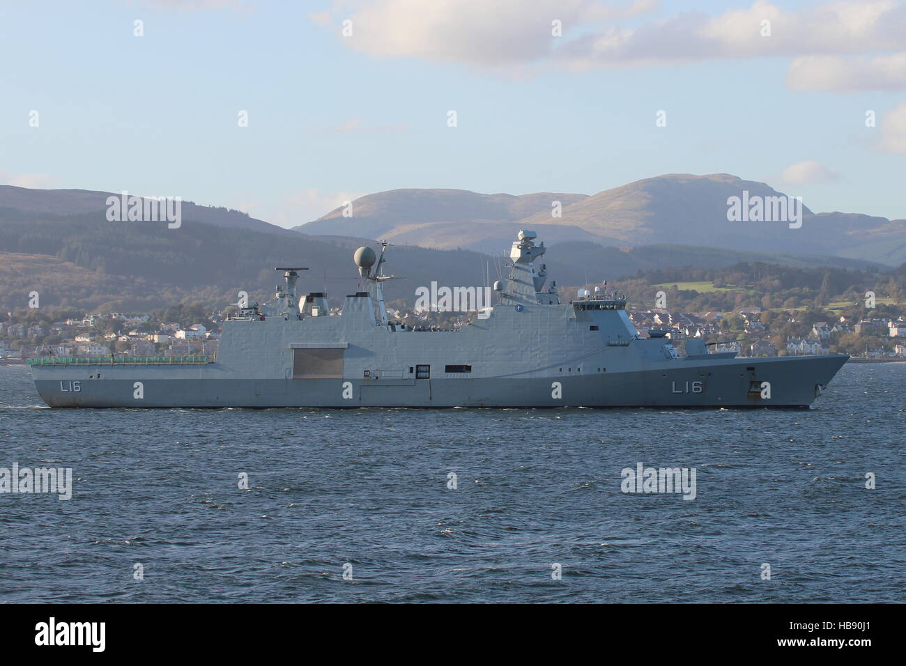 KDM Absalon (L16), ein Absalon-Klasse Befehl und Unterstützung Schiff von der dänischen Marine, kommt für die Übung Joint Warrior 16-2 Stockfoto