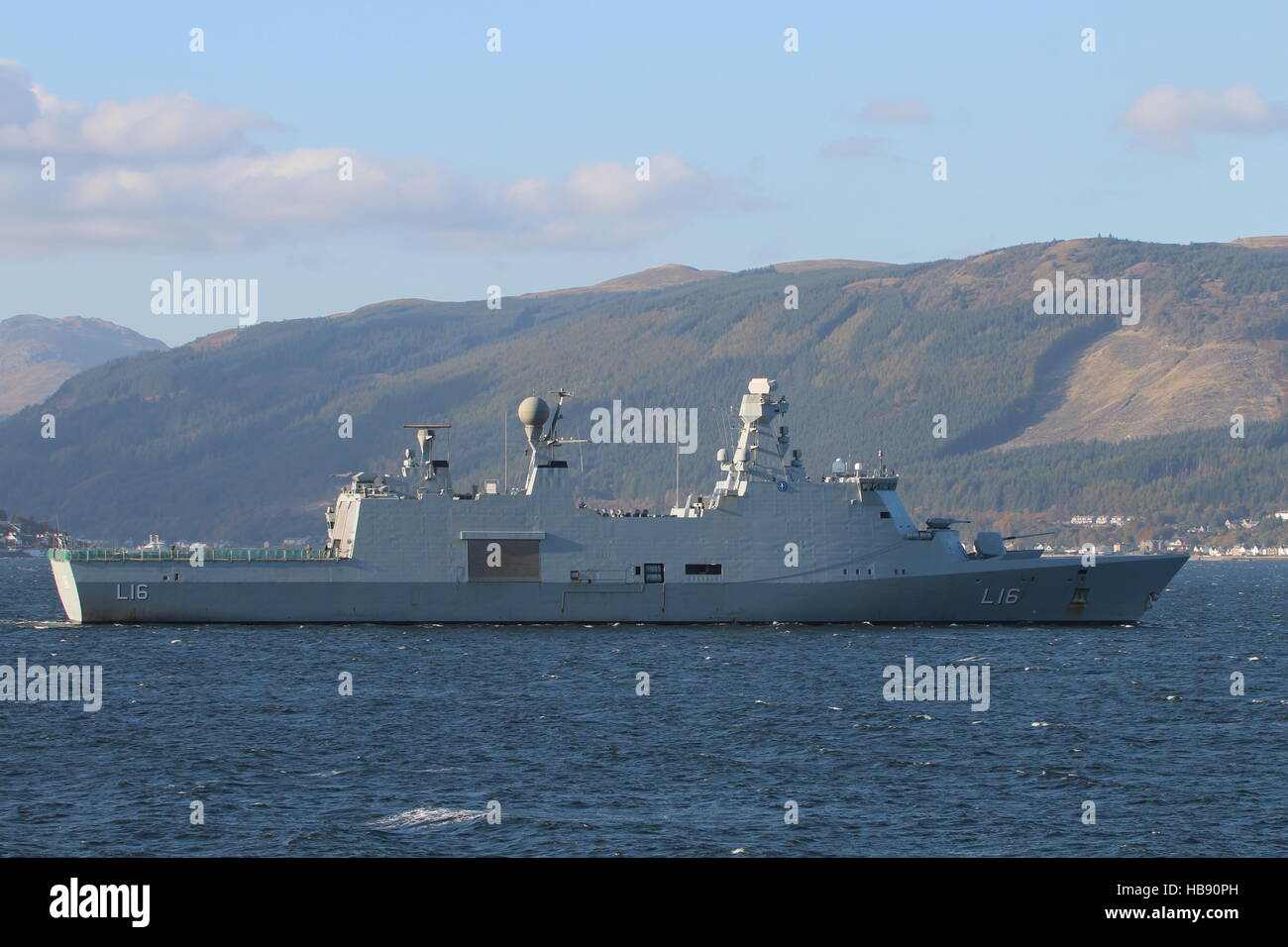 KDM Absalon (L16), ein Absalon-Klasse Befehl und Unterstützung Schiff von der dänischen Marine, kommt für die Übung Joint Warrior 16-2 Stockfoto