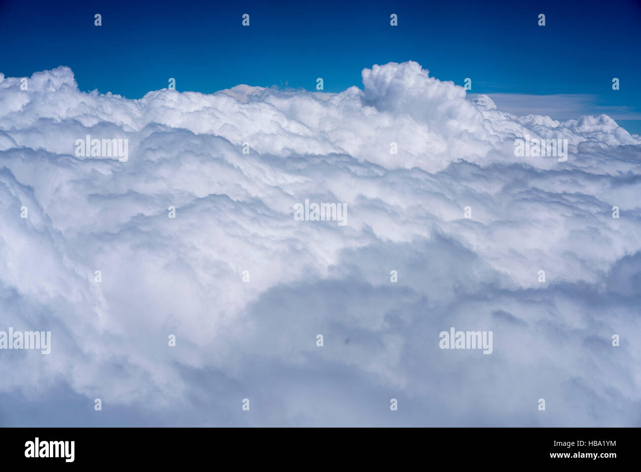 Luftaufnahme von Wolken aus großer Höhe Stockfoto