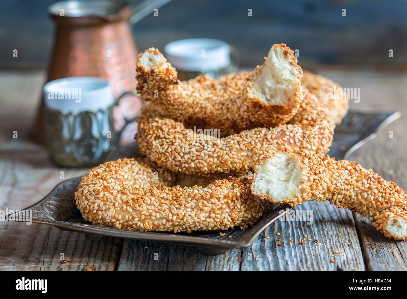 Türkische Bagels mit Sesam. Stockfoto