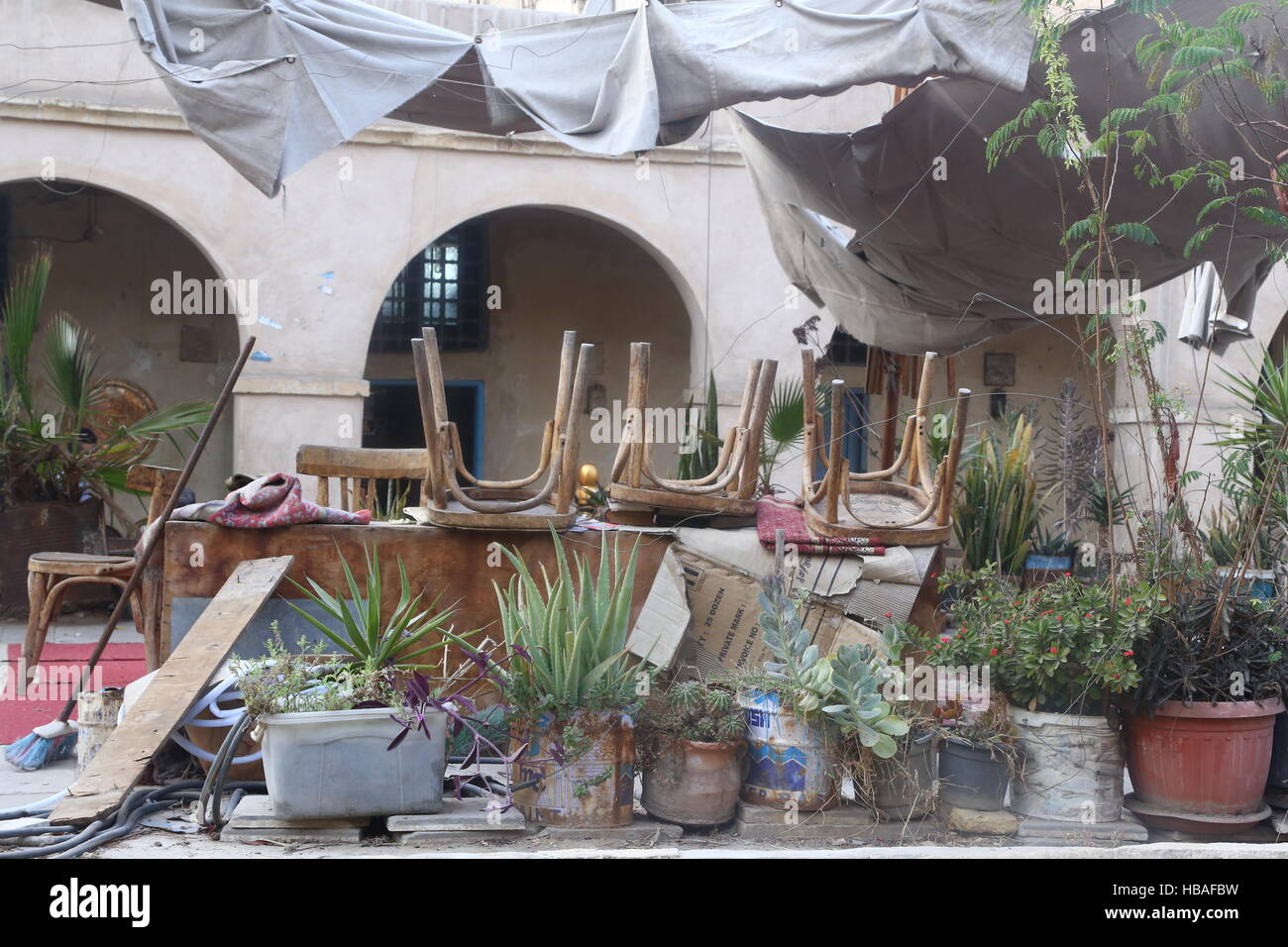 Alte Geschäfte im Khan Elkhalili Basar in der Altstadt von Kairo. Stockfoto