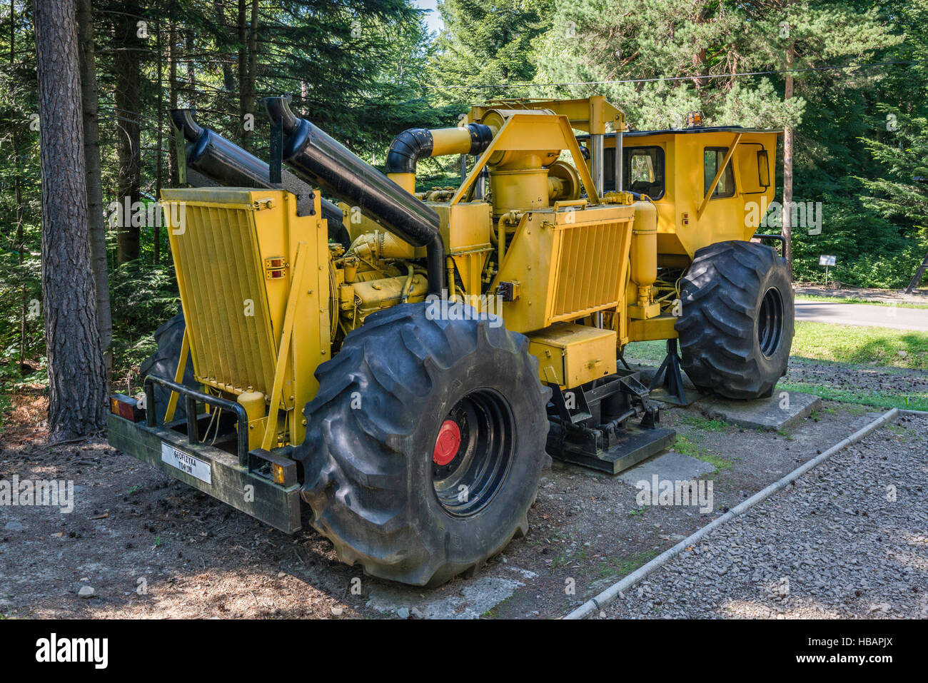WIBR, Vibrator Fahrzeug seismische Wellen verwendet in geophysikalische Untersuchungen, Museum der Öl- und Gasindustrie in Bobrka, Polen Stockfoto