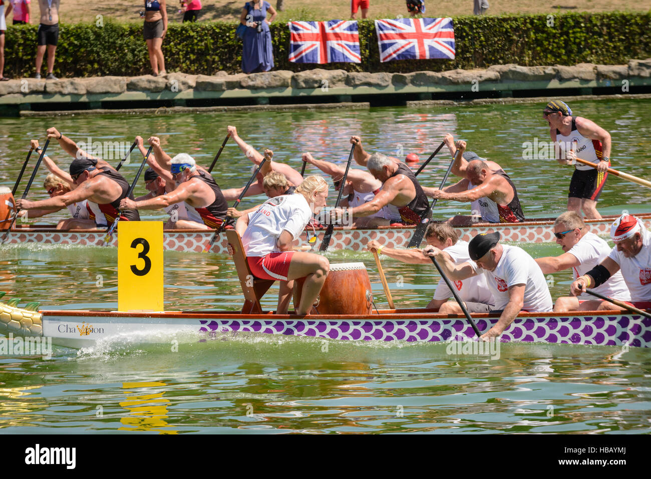 Rom, Italien - 30. Juli 2016: Dragon Bootsmannschaften konkurrieren bei der Europameisterschaft in Italien statt, im Sommer 2016, auf dem Foto, die polnische und die De Stockfoto