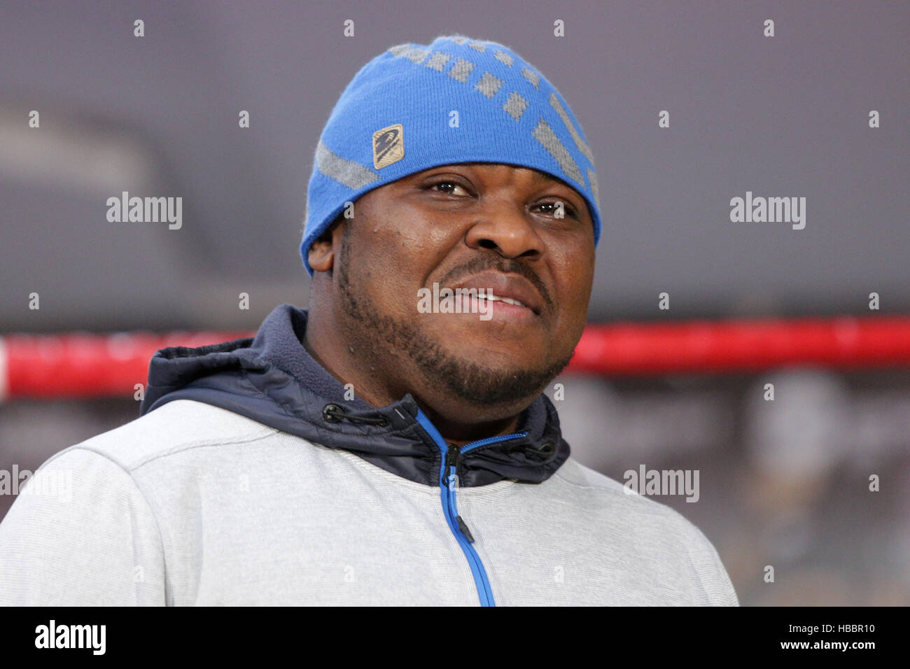 Sofia, Bulgarien - 30. November 2016: Boxer Samuel Peter besucht auf einer Pressekonferenz vor seinen Boxkampf mit Kubrat Pulev WBA International h Stockfoto