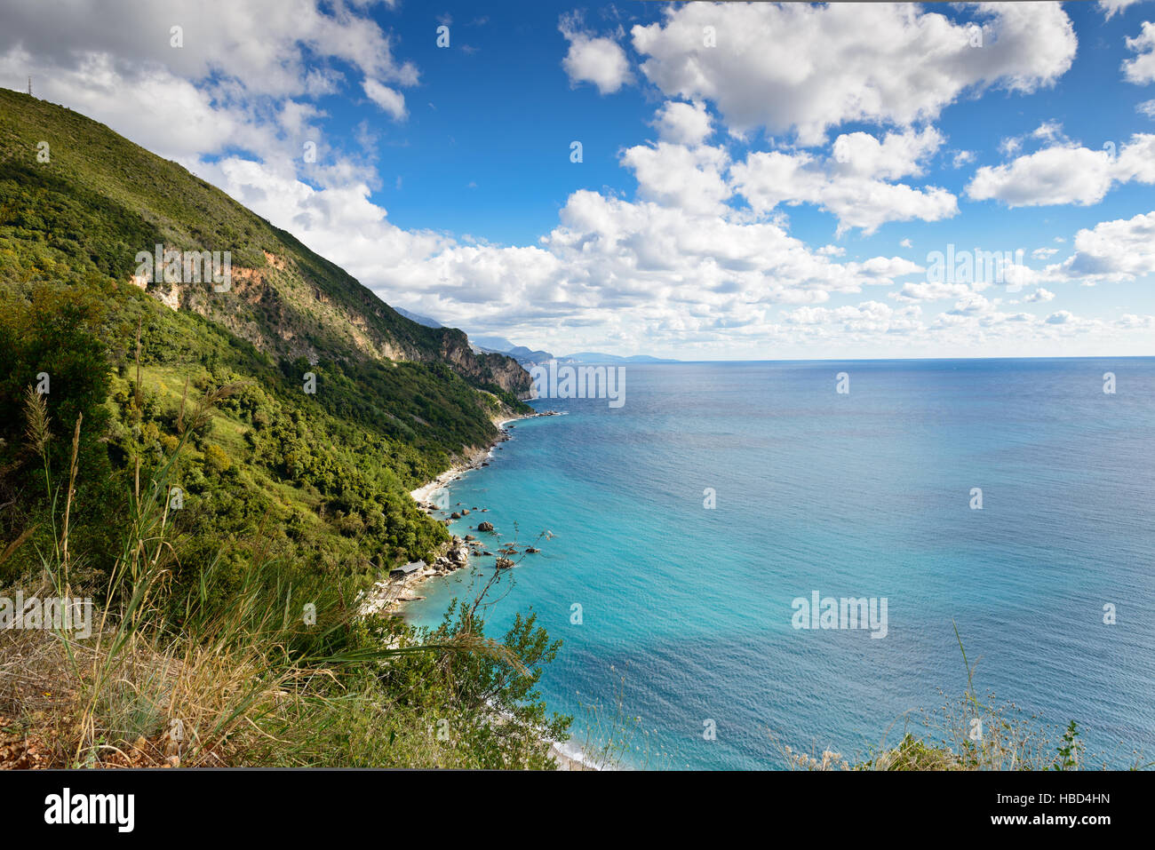 Mittelmeer-Landschaft in der Nähe von Budva, Montenegro, Europa. Stockfoto