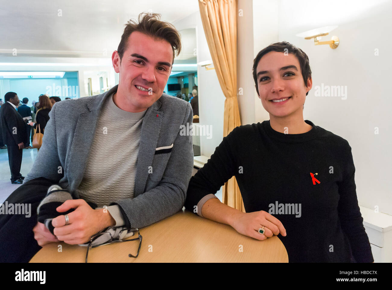 Paris, Frankreich, Französisch Menschen, Aurelien Beaucamp (Helfer) und Eve Plenel von Paris sans Sida in AIDS-HIV-Konferenz, CRIPS, Ile de France Sans Sida, Stockfoto