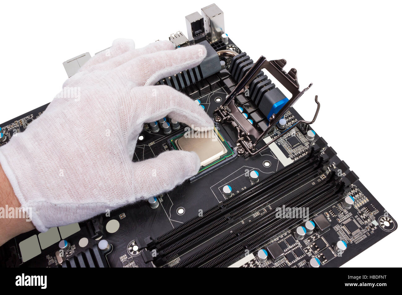 Installation von modernen Prozessor CPU-Sockel auf dem motherboard Stockfoto