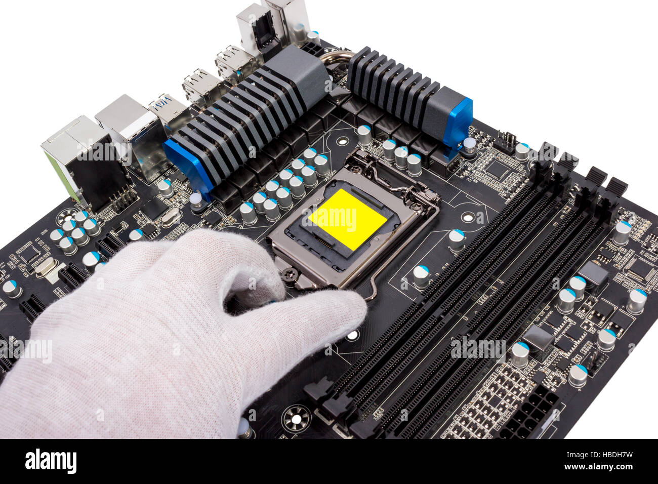Installation von modernen Prozessor CPU-Sockel auf dem motherboard Stockfoto