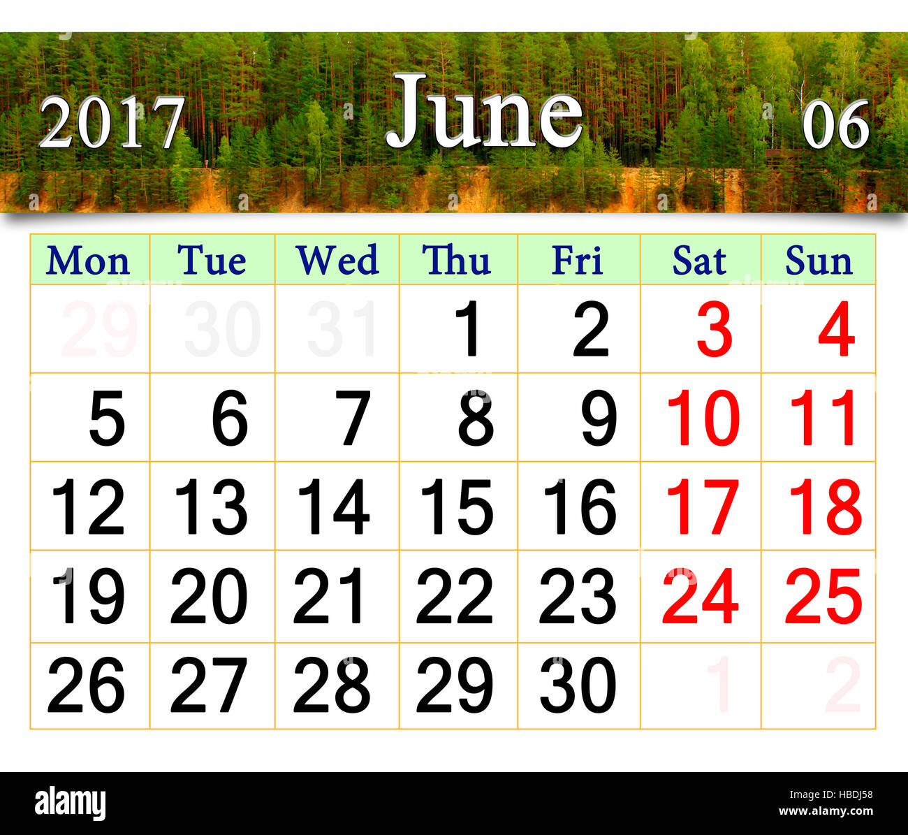 Kalender für Juni 2017 auf dem Hintergrund der Sommerlandschaft mit Mountain Handschuh und Kiefern Stockfoto