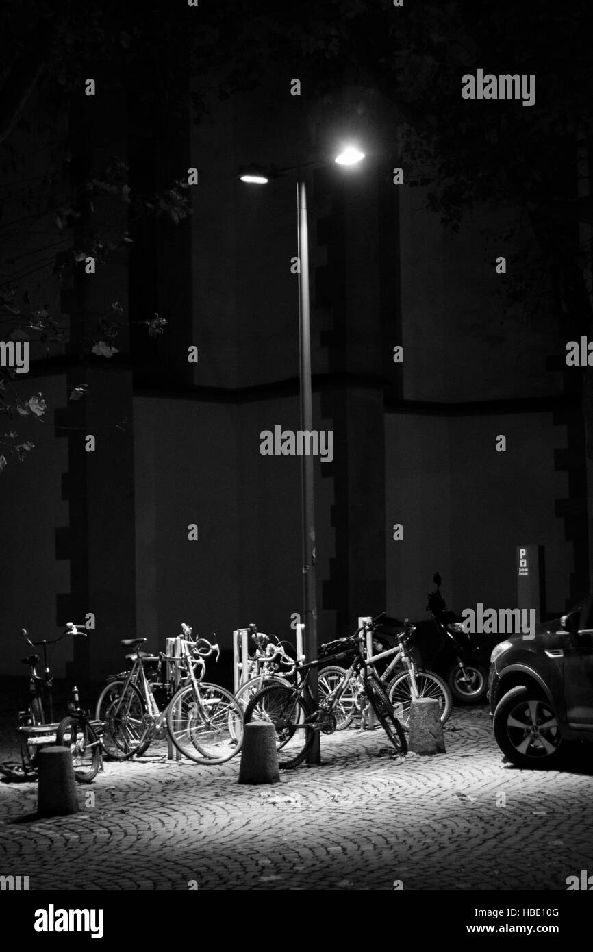 Fahrräder in der Nacht Stockfoto