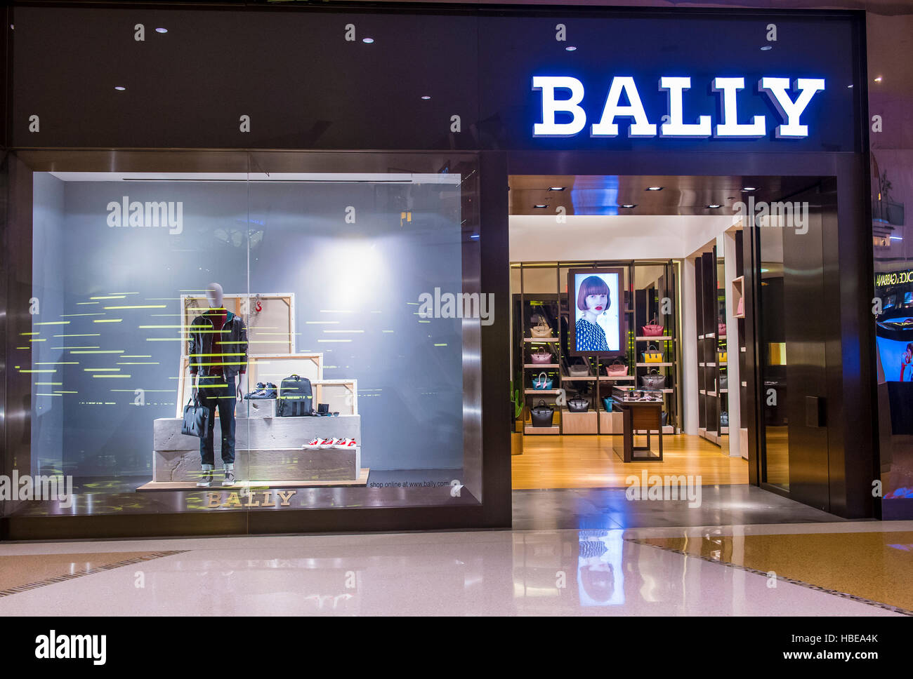 LAS VEGAS - NOV 08: Äußere eines Bally-Stores in Las Vegas Strip an der 8. November 2016.  Bally ist die berühmte Schweizer Luxusmarke seit 1851 bestehenden. Stockfoto