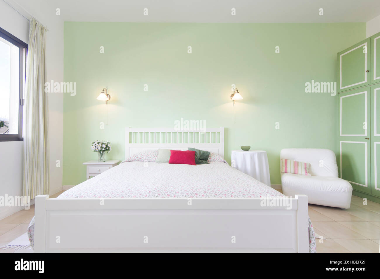 Doppelbett Schlafzimmer - schöne Wohnung Zimmer Stockfoto