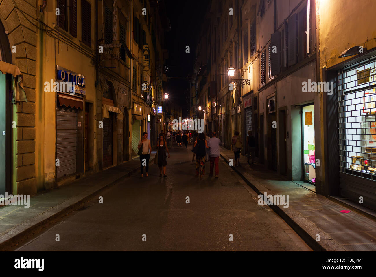 Straßenszene in der Altstadt von Florenz, in der Nacht Stockfoto