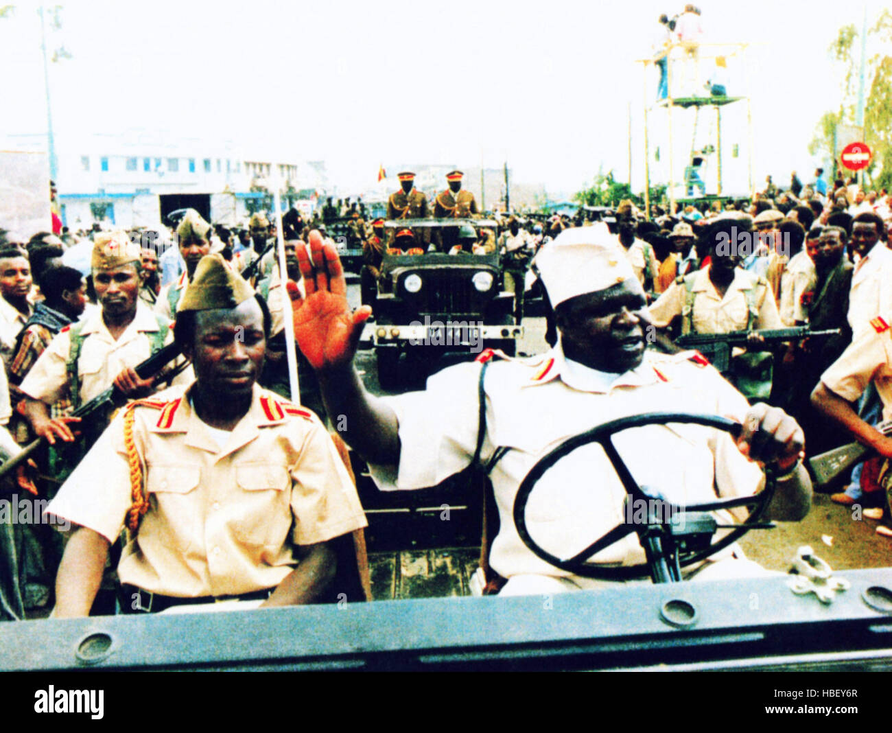 Aufstieg und FALL von IDI AMIN, Joseph Olita als Idi Amin (Schwurhand