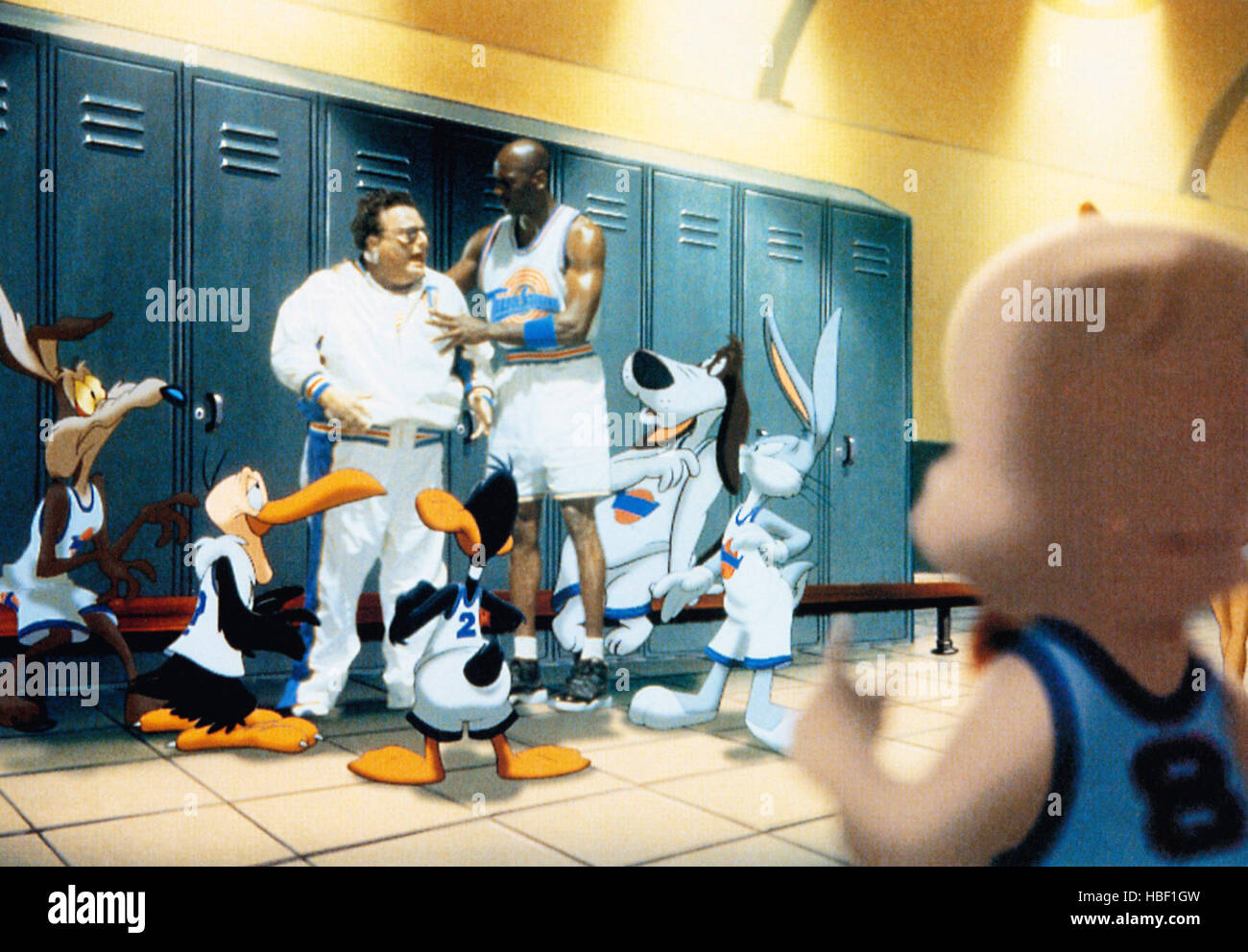 SPACE JAM, Menschen von links: Wayne Knight, Michael Jordan, animierte