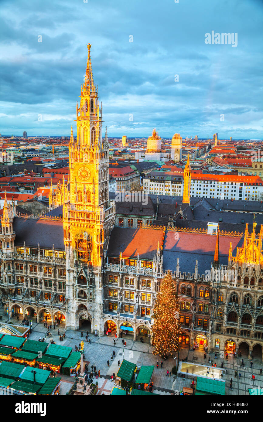 München - NOVEMBER 30: Luftaufnahme des Marienplatz am 30. November 2015 in München. Es ist die 3. größte Stadt in Deutschland, nach Berlin und Hamburg Stockfoto