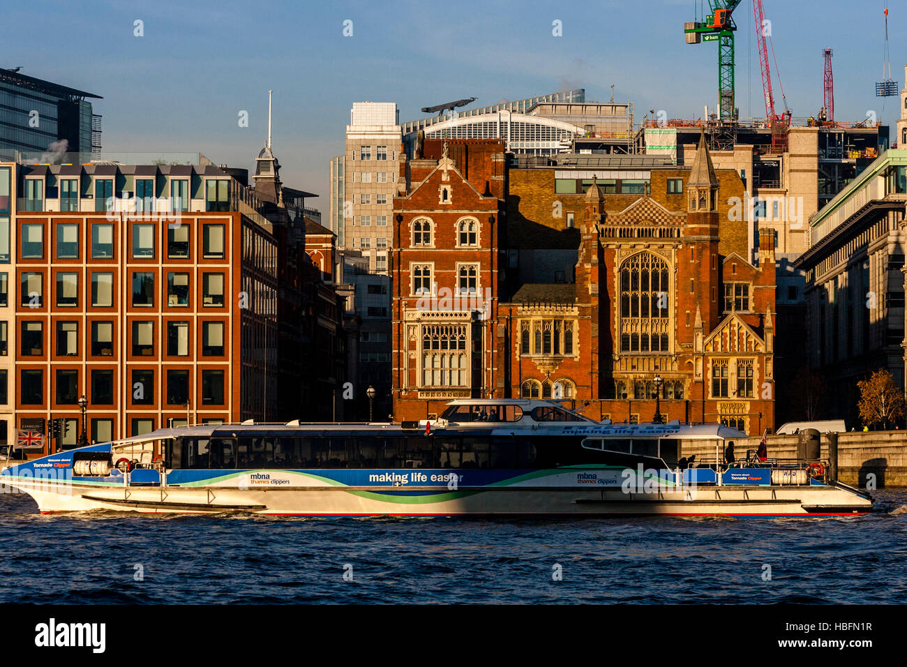 Ein Thames Clipper Boot, Themse, London, England Stockfoto