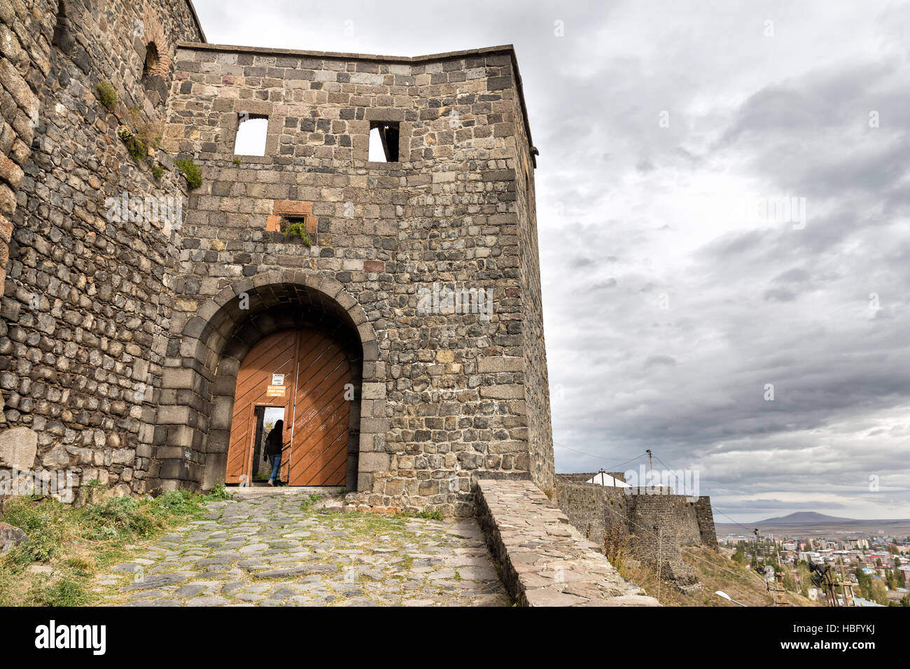 Haupttor des Schlosses von Kars, Türkisch: Kars Kalesi, ist eine ehemalige Festung befindet sich in Kars, Türkei Stockfoto