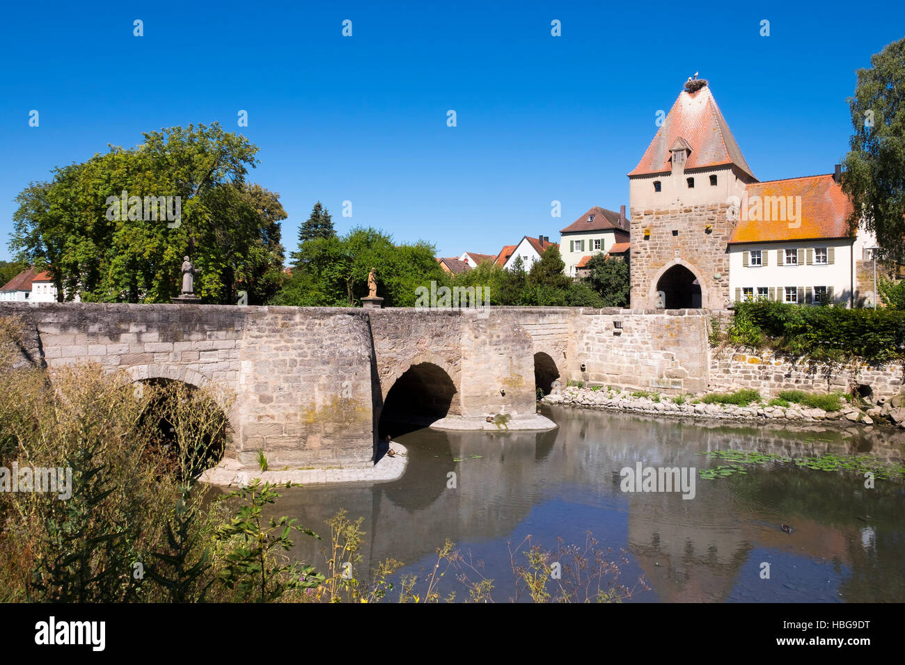 Bridge und den Tower, Altmühl-Fluß, Herrieden, obere Altmühltal, Mittelfranken, Franken, Bayern, Deutschland Stockfoto