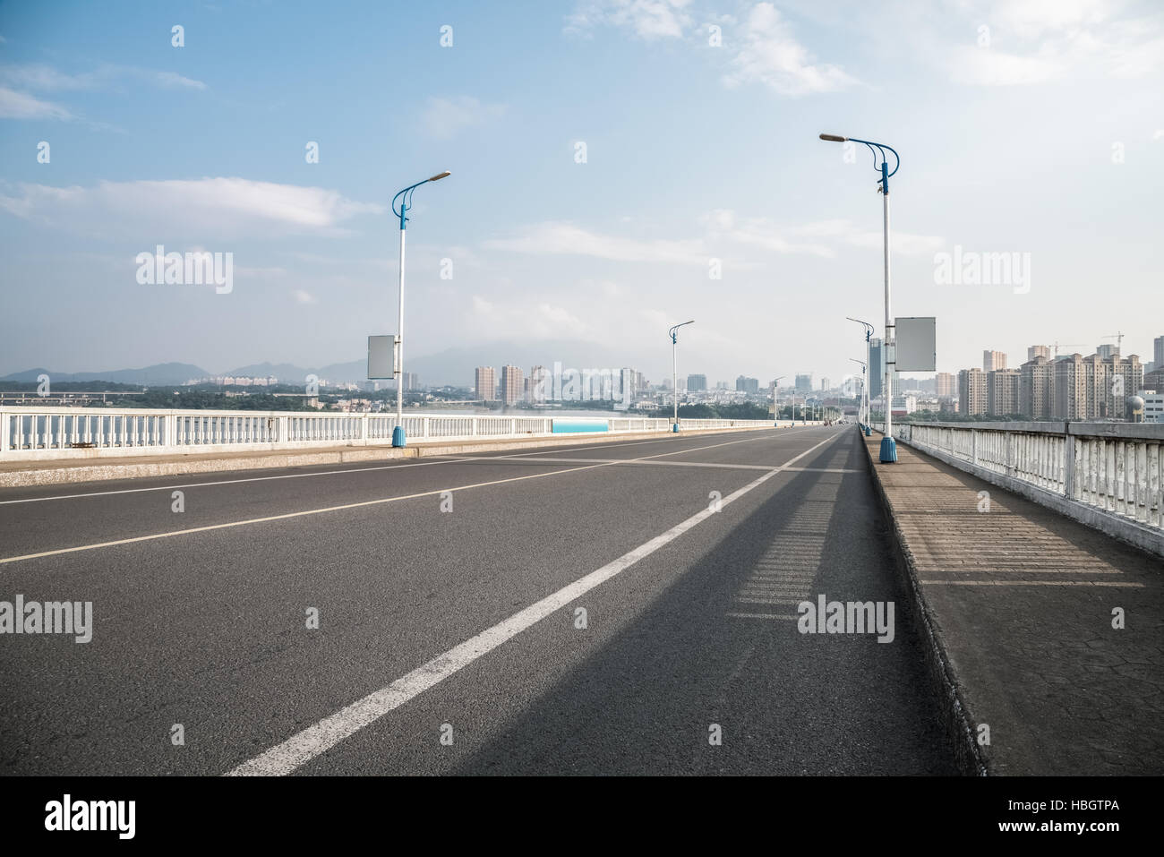 Autobahn von Ansatz Brücke Stockfoto