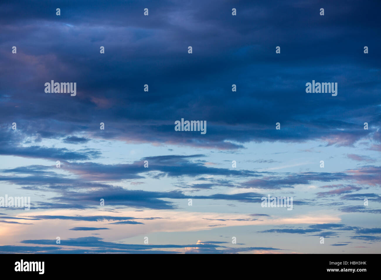 Licht und Sonnenuntergang in den Wolken über Bolivien Stockfoto