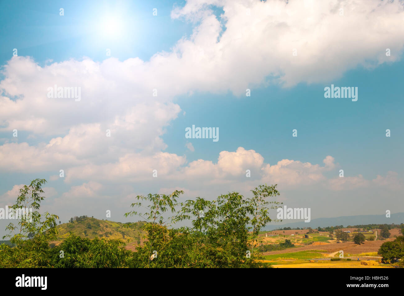 Zusammenfassung Hintergrund des blauen Himmels und der Wolken Stockfoto