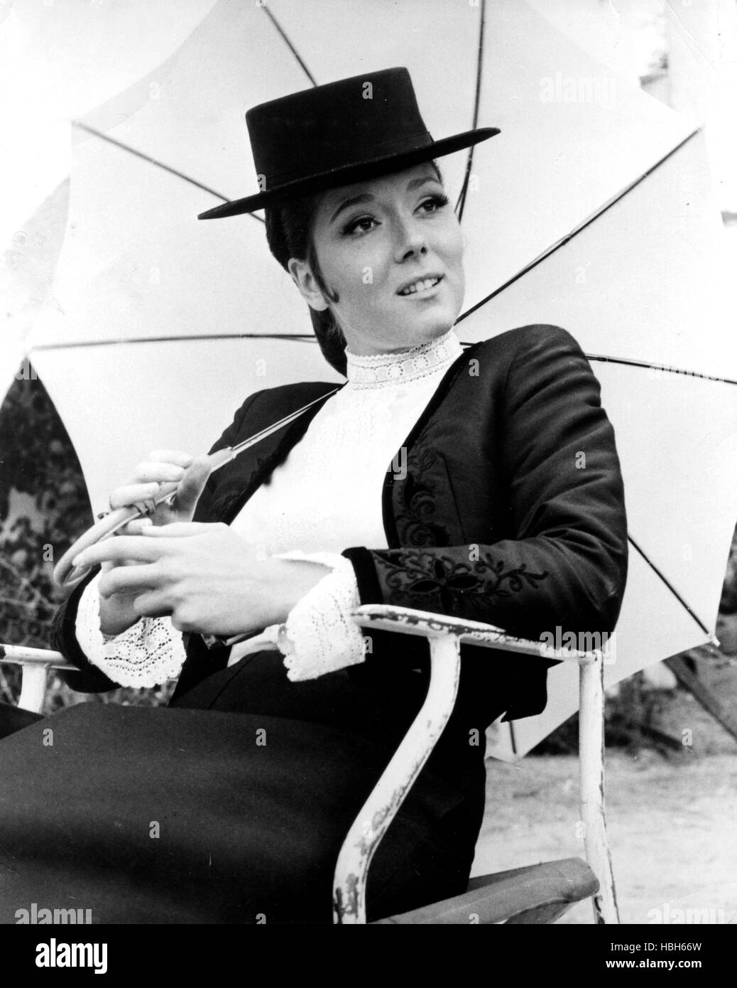 Ihrer Majestät SECRET SERVICE, Diana Rigg, am Set zwischen übernimmt