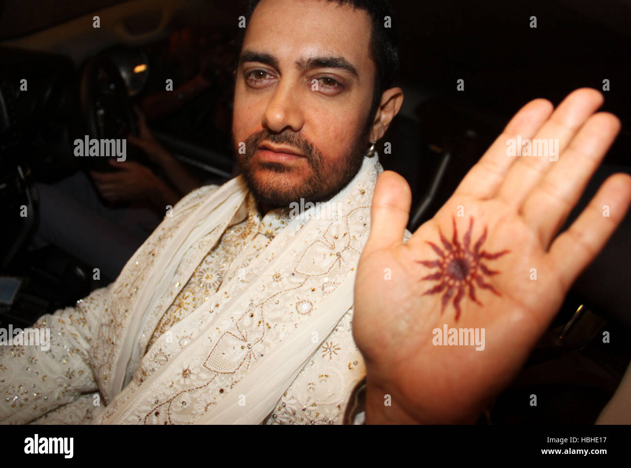 Bollywood-Schauspieler Aamir Khan kommt Sangeet Zeremonie Imran Khan Avantika Malik Hochzeit geschlossen Bauernhaus Karjat Mumbai Stockfoto