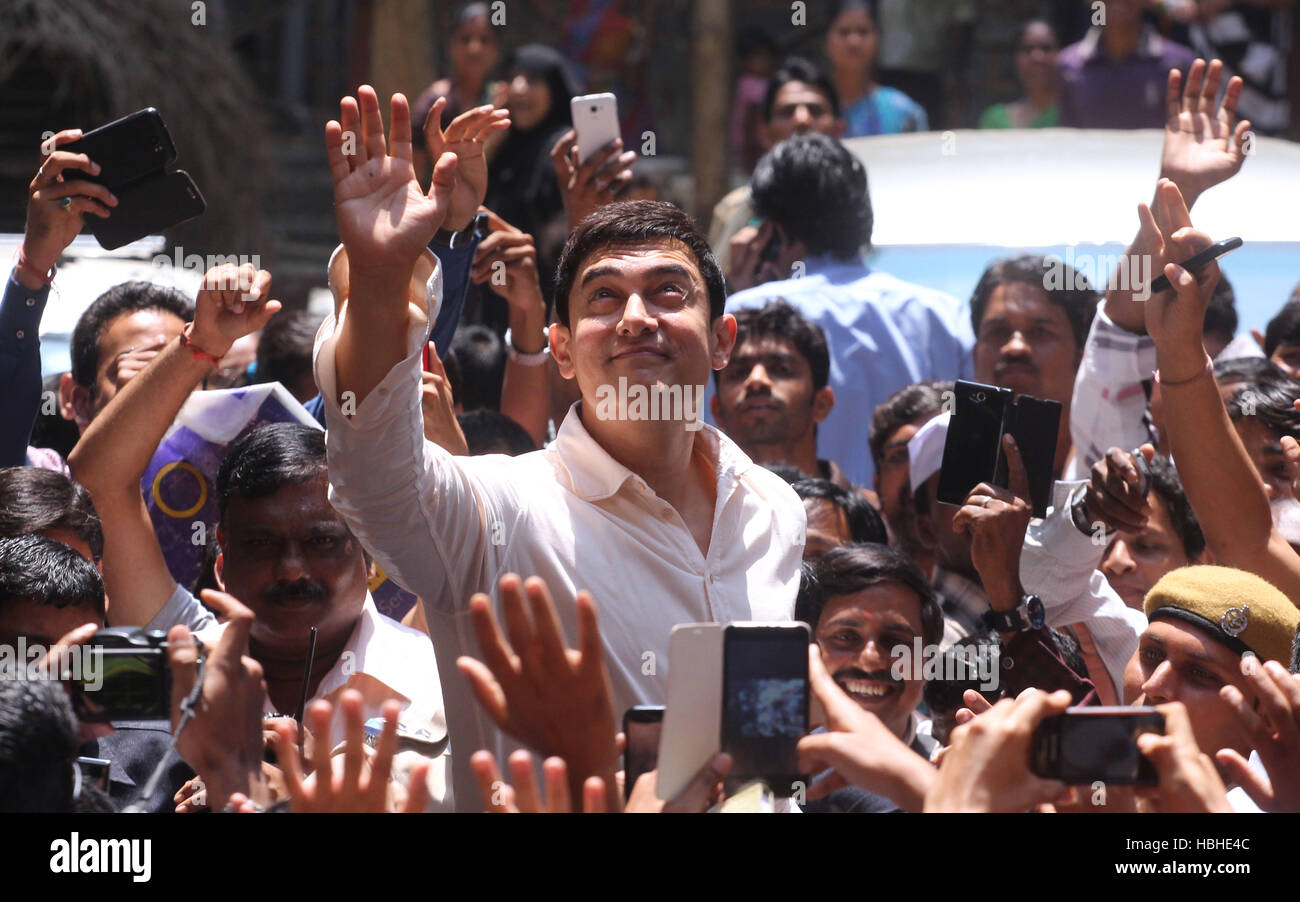 Bollywood-Schauspieler Aamir Khan grüßt Fans kündigt Spenden Organe anlässlich der Maharashtra Organ Spende Tag KEM Krankenhaus Mumbai Stockfoto