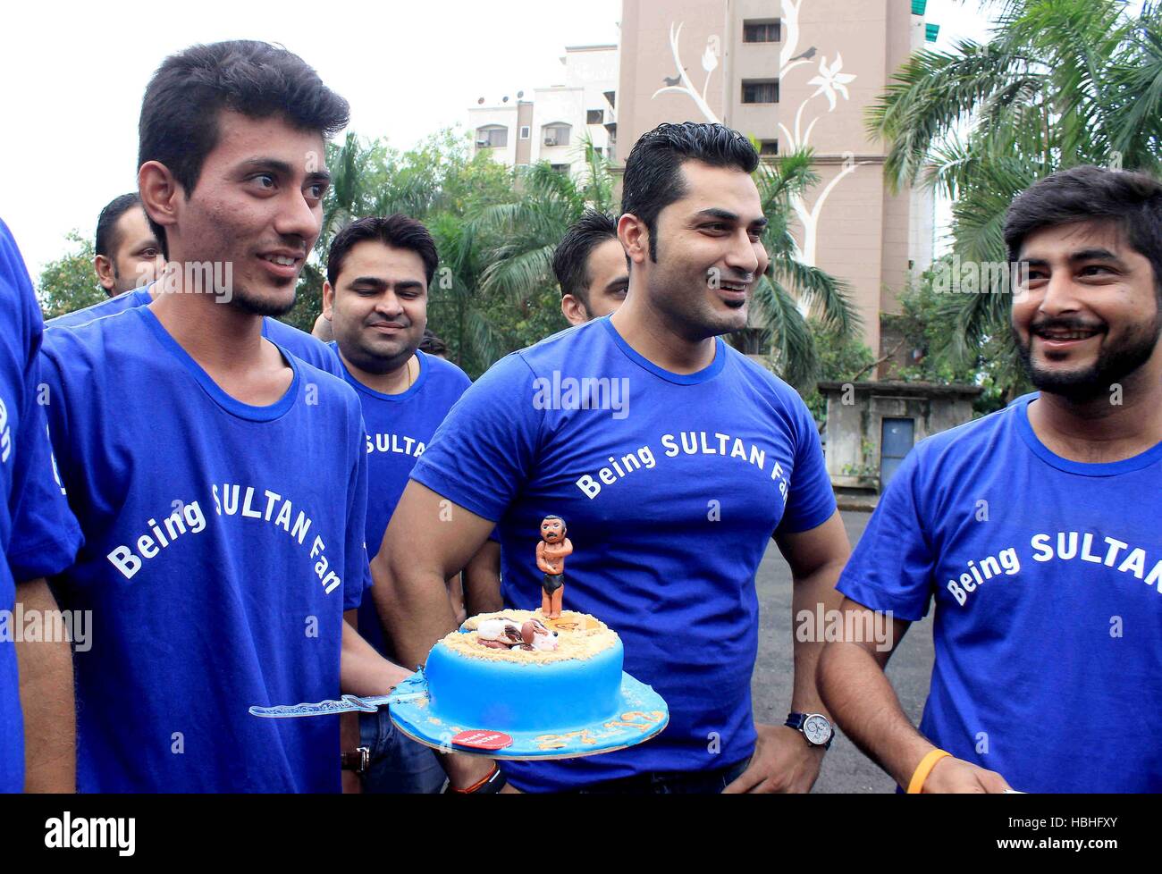 Salman Khan, der indische Schauspieler, feiert als Sultan-Fans die Veröffentlichung des Films Sultan in Imax Wadala, Bombay, Mumbai, Maharashtra, Indien, Asien Stockfoto