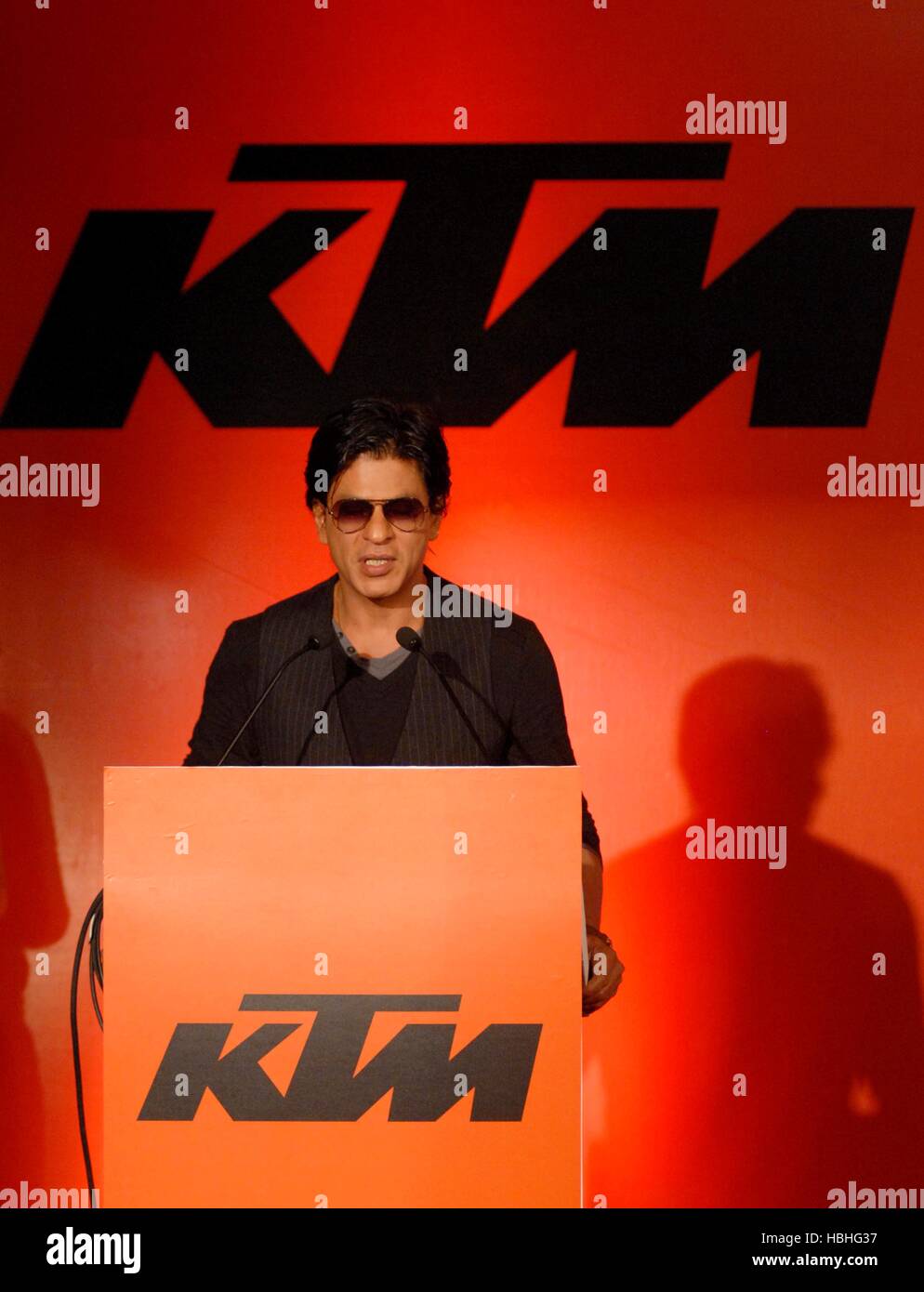 Shah Rukh Khan, indischer Bollywood-Schauspieler, der bei der Sitzung von KTM Motorcycles von Bajaj Auto in Pune Indien spricht Stockfoto