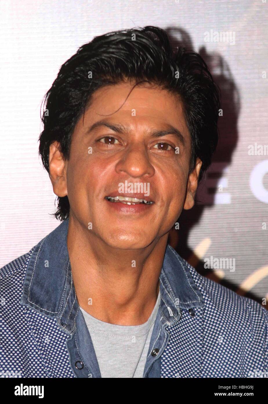Shah Rukh Khan Porträt, indischer Bollywood-Schauspieler beim Film Dilwale Vorschau in Mumbai, Indien Stockfoto