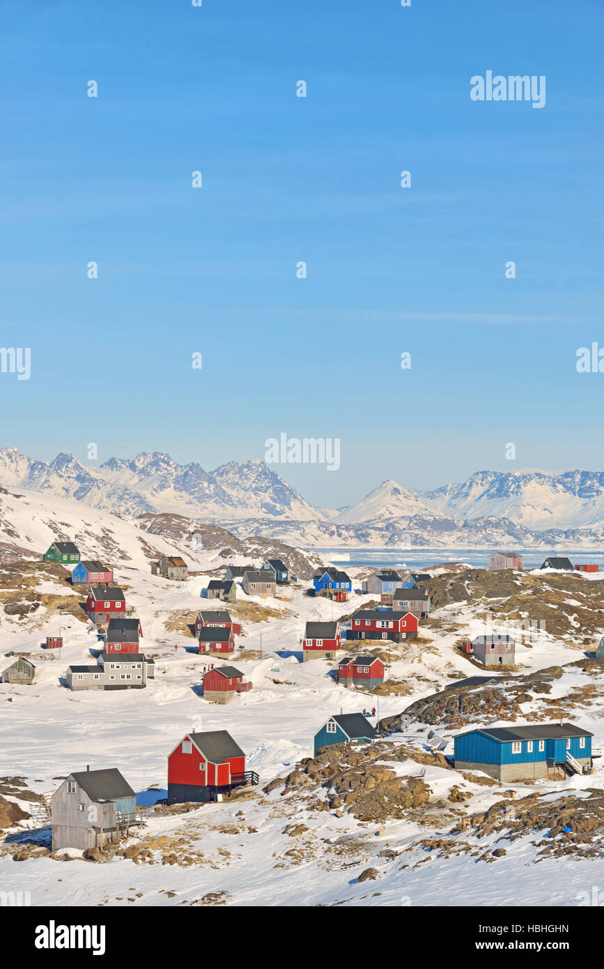 Bunte Häuser in Grönland im Frühling Stockfoto