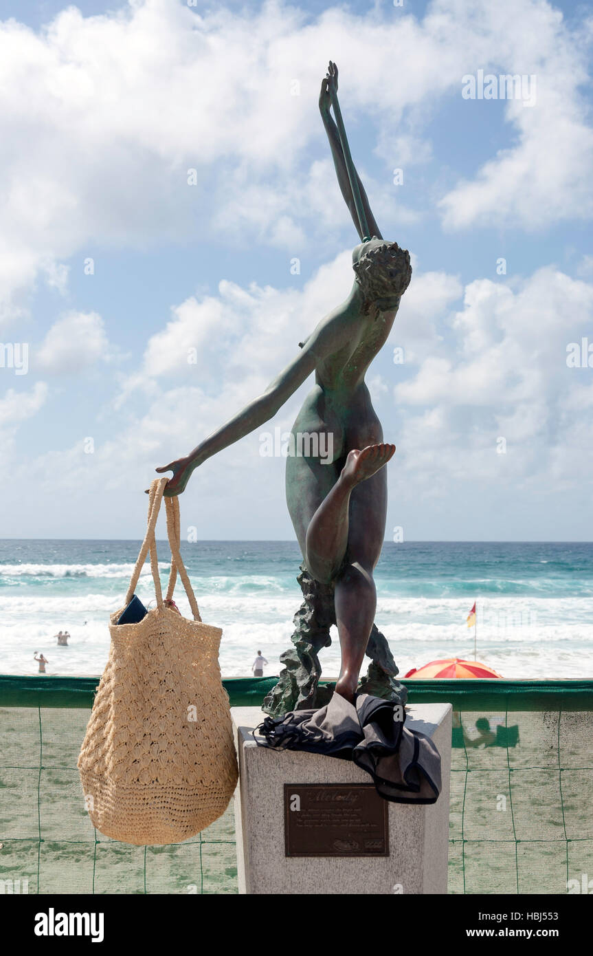 "Melodie" Skulptur in Southport Surf Club, Main Beach, City of Gold Coast, Queensland, Australien Stockfoto