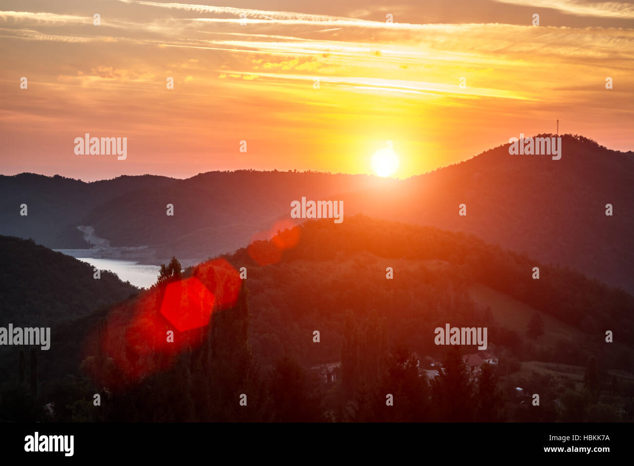 Hoher Kontrast Sonnenaufgang Stockfoto