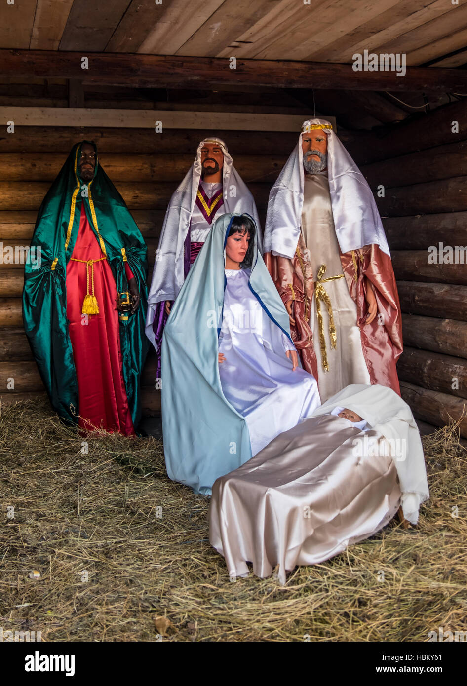 Weihnachtskrippe mit Figuren, einschließlich Jesus, Maria, Josef und die Heiligen drei Könige. Stockfoto