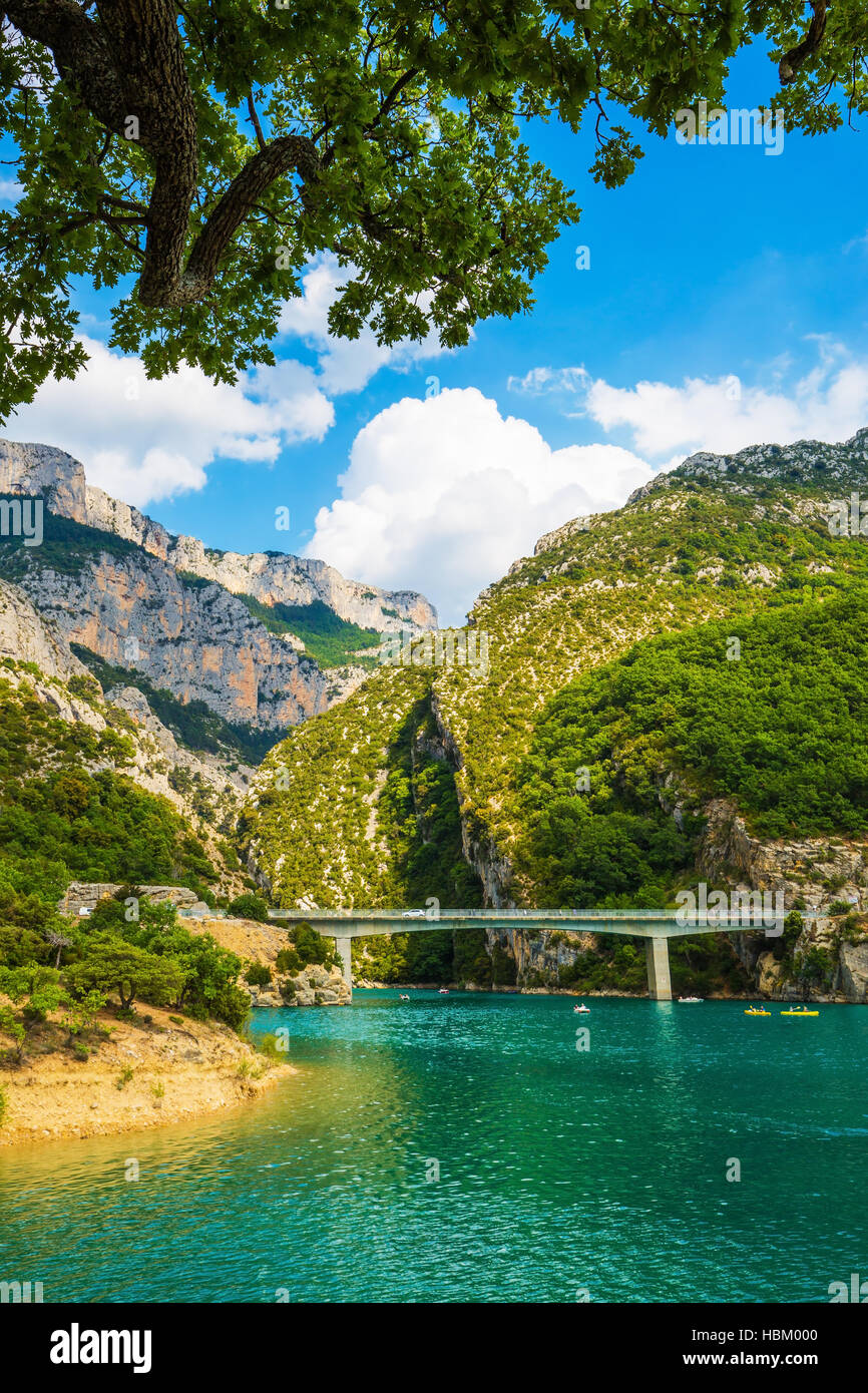 Große Brücke über den Fluss Verdon in der Provence Stockfoto