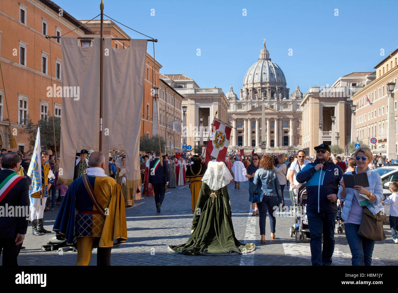 St Peters, Rom, historischen Renaissance Prozession zu Fuß bis zur Basilika Stockfoto