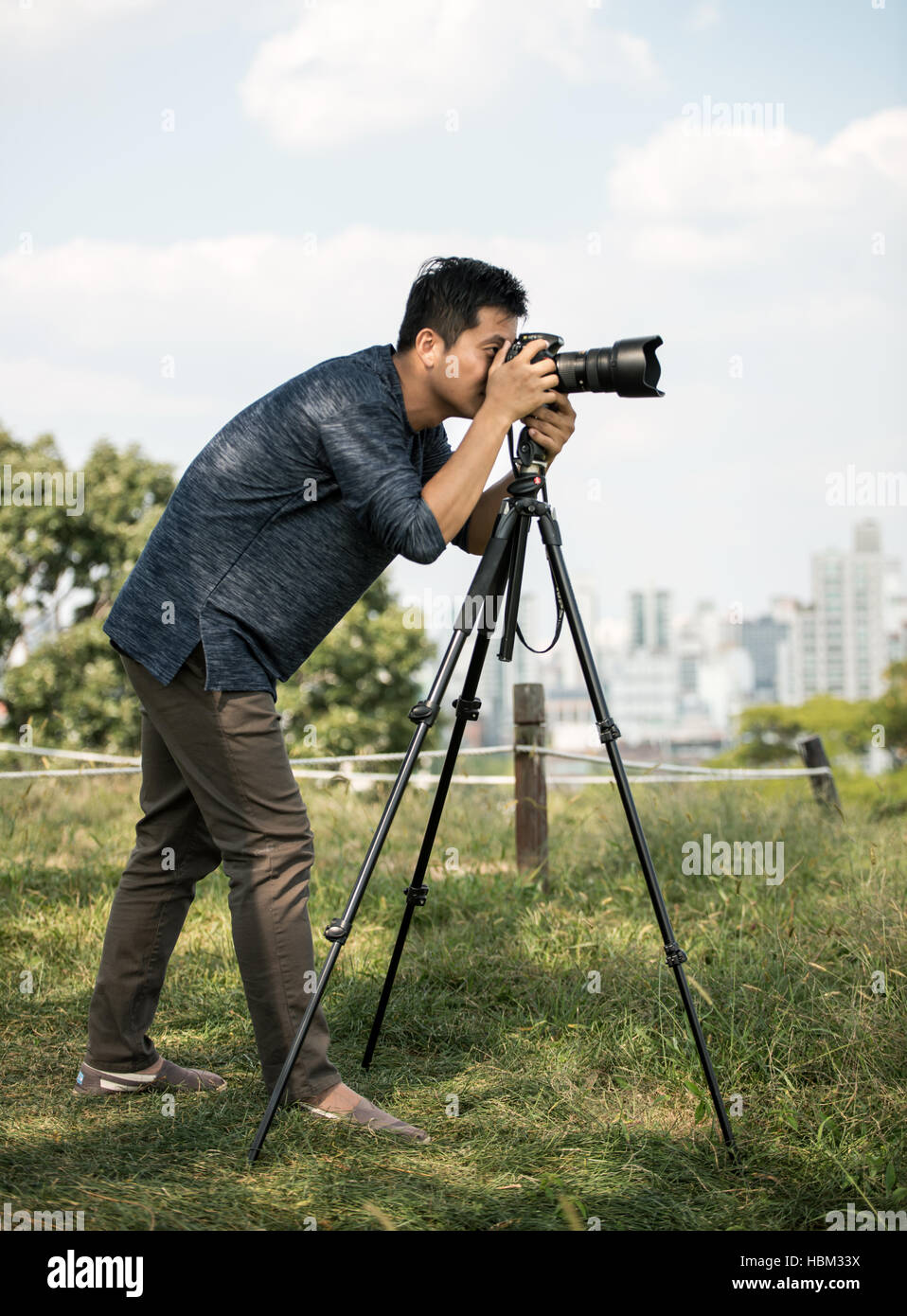 Professionelles Travel auf Lage und Beschaffenheit Kameramann/Fotograf (Mann) Natur und Landschaft im Freien zu fotografieren. Stockfoto